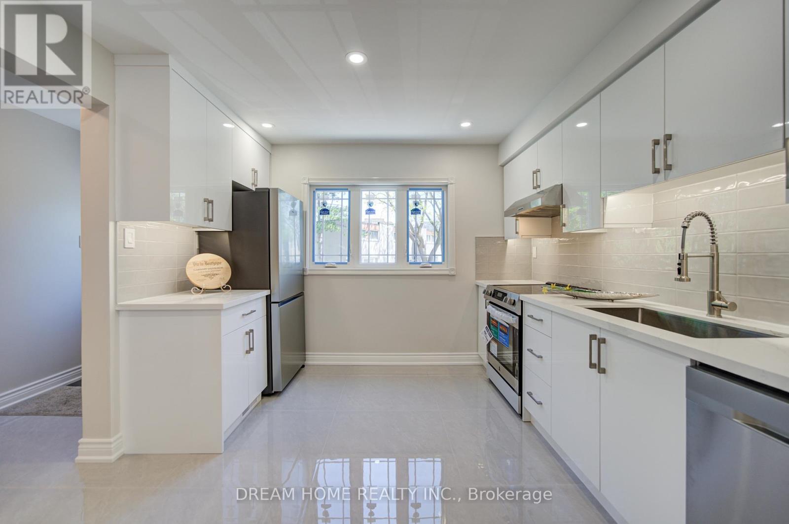 12 Bonis Avenue, Toronto, Ontario  M1T 2V1 - Photo 10 - E13208540