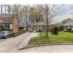 32 CHRISTINA CRESCENT, Toronto, Ontario