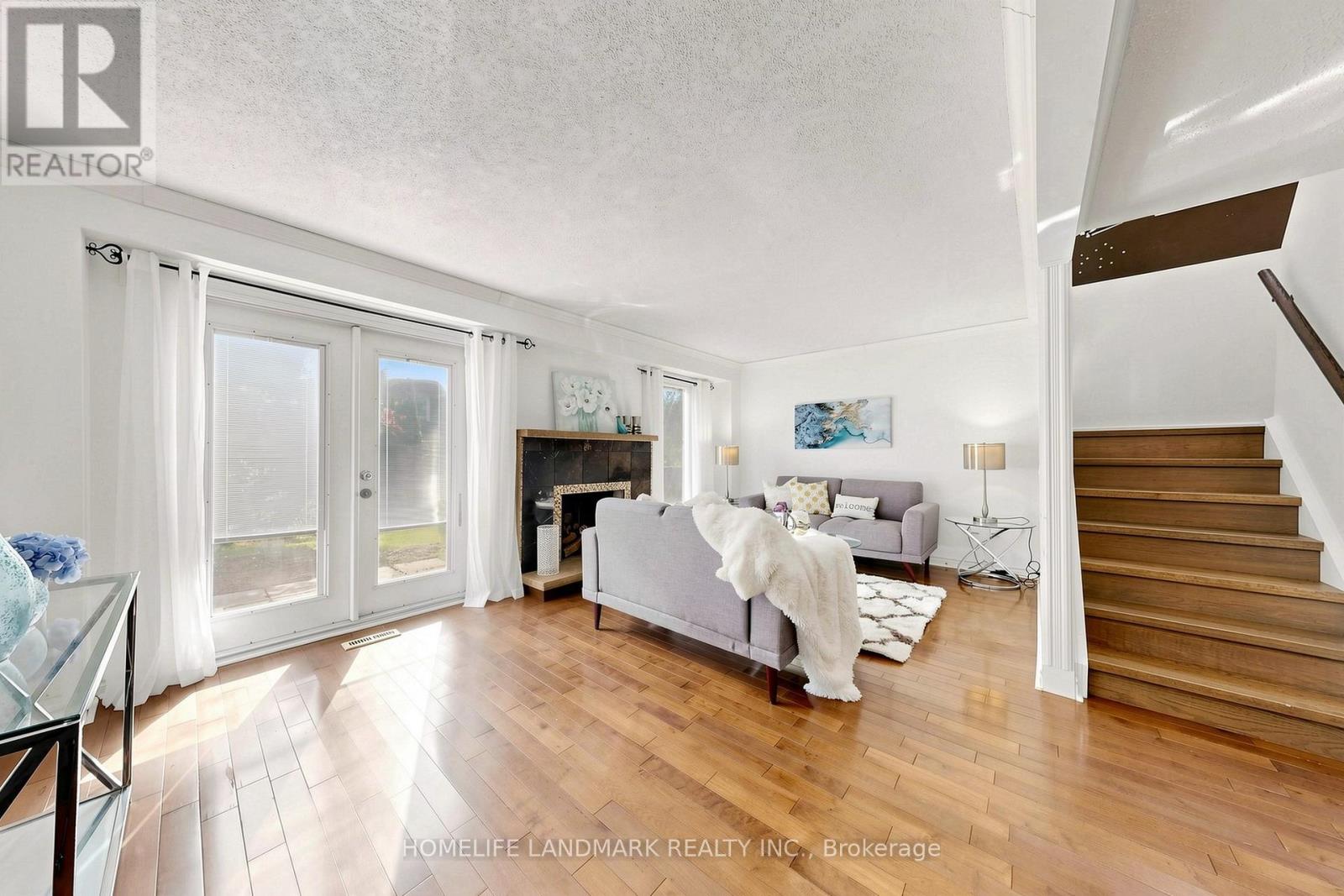 37 Treetops Court, Toronto, Ontario  M1V 2B9 - Photo 8 - E13208646