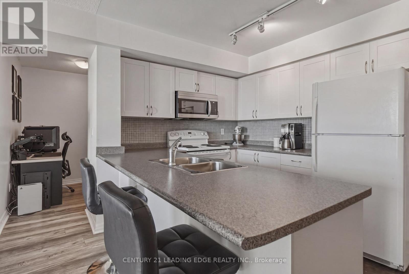 902 - 1600 Charles Street, Whitby, Ontario  L1N 1B8 - Photo 8 - E13208778