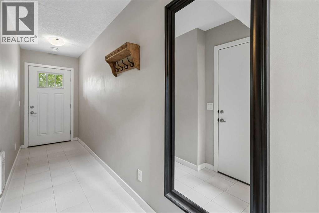 120 Copperstone Villas Se, Calgary, Alberta  T2X 5A8 - Photo 3 - A2315068