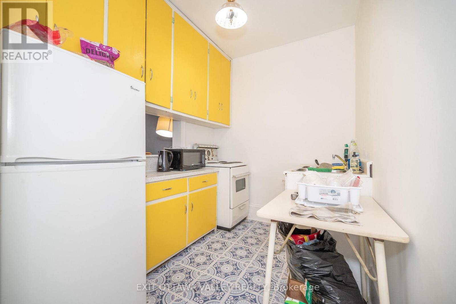 109 Pembroke Street W, Pembroke, Ontario  K8A 5M7 - Photo 3 - X12858528