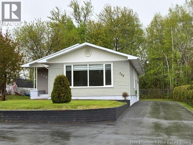 750 Parkwood Street, Bathurst, New Brunswick  E2A 4C3 - Photo 2 - NB140511