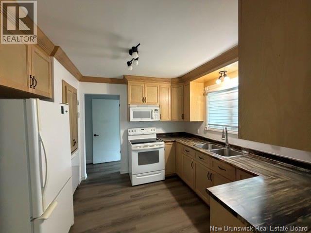 750 Parkwood Street, Bathurst, New Brunswick  E2A 4C3 - Photo 5 - NB140511