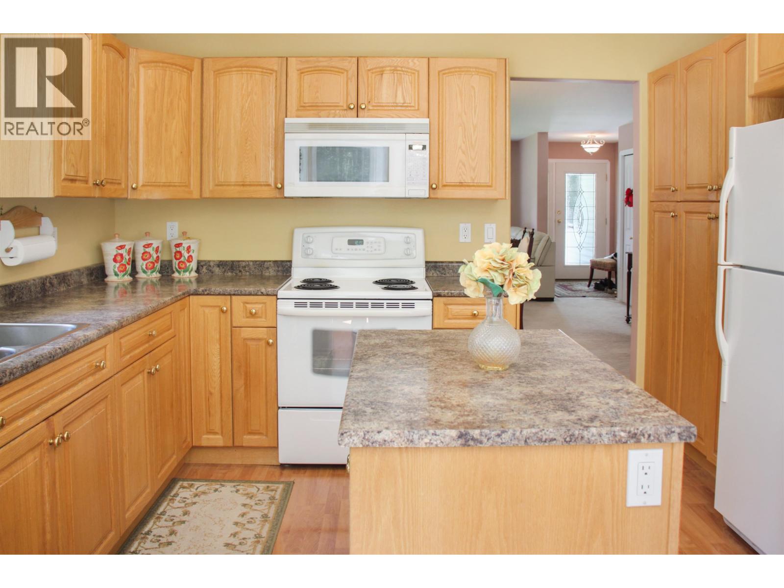 4775 Moneeyaw Road, 108 Mile Ranch, British Columbia  V0K 2Z0 - Photo 5 - R3128139