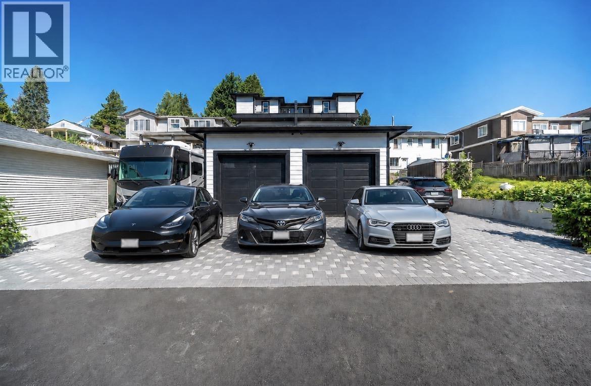 8014 11th Avenue, Burnaby, British Columbia  V3N 2N7 - Photo 12 - R3122412