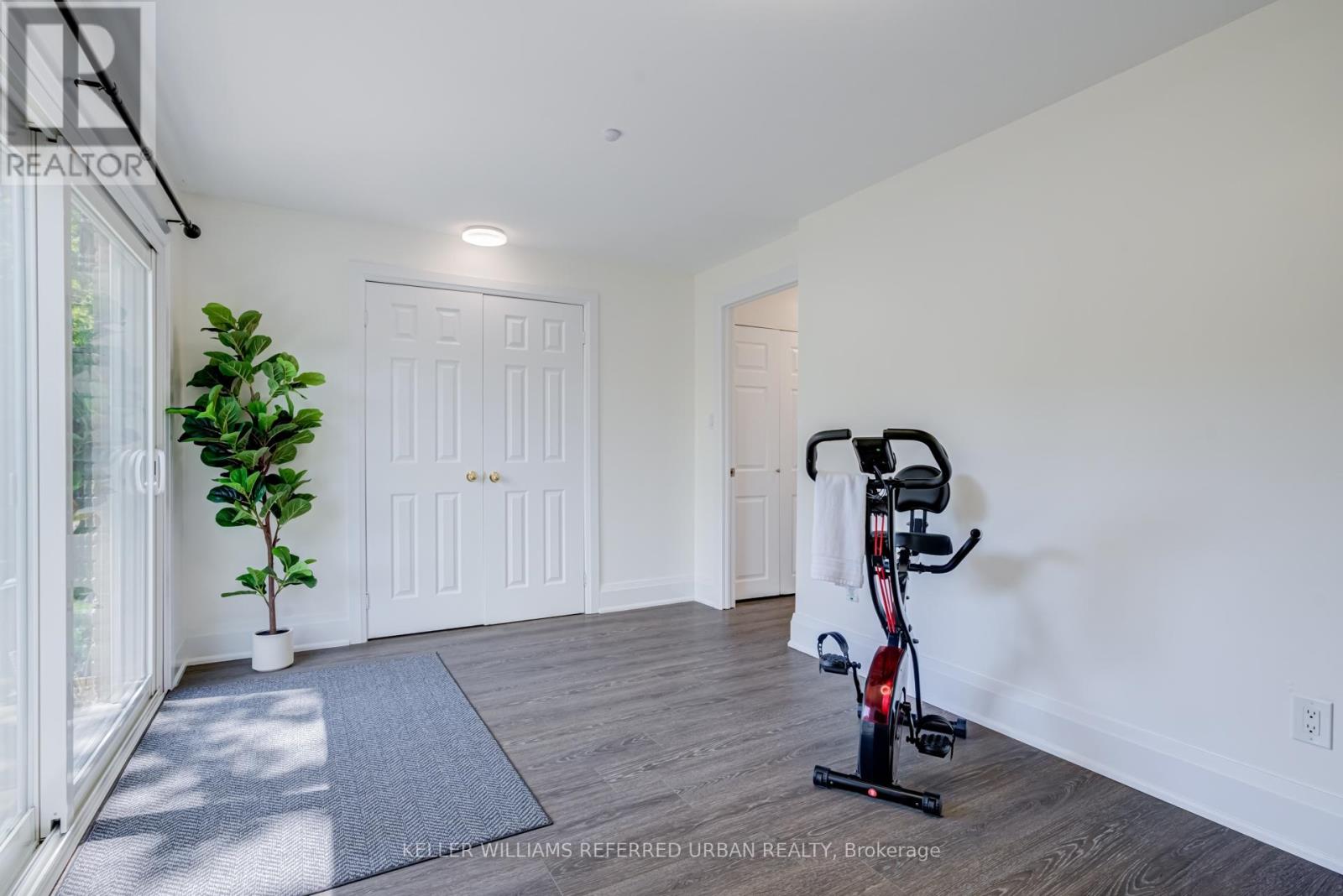 6540 Falconer Drive, Mississauga, Ontario  L5N 1M1 - Photo 7 - W13208506