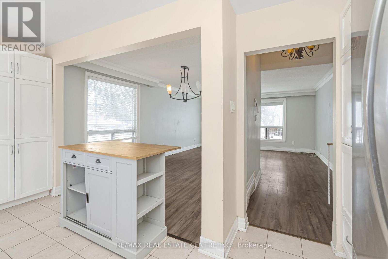 1 Stanwood Crescent, Toronto, Ontario  M9M 1Z8 - Photo 13 - W13208550