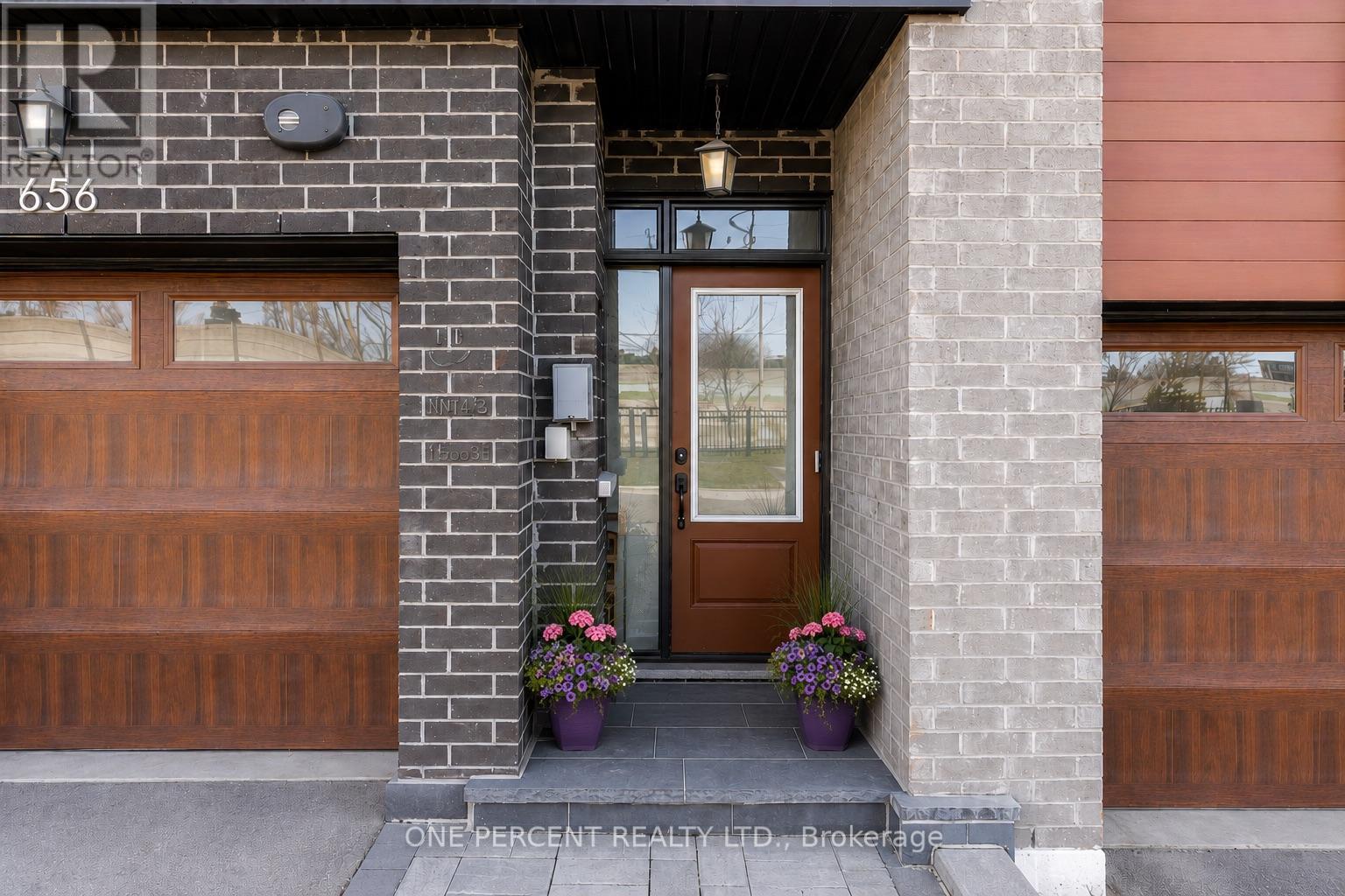 656 Tupelo Court, Mississauga, Ontario  L5G 0C4 - Photo 3 - W13208552
