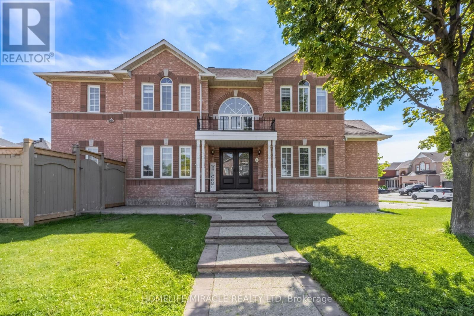 6 Westbrook Avenue, Brampton, Ontario  L6P 1M4 - Photo 3 - W13208660