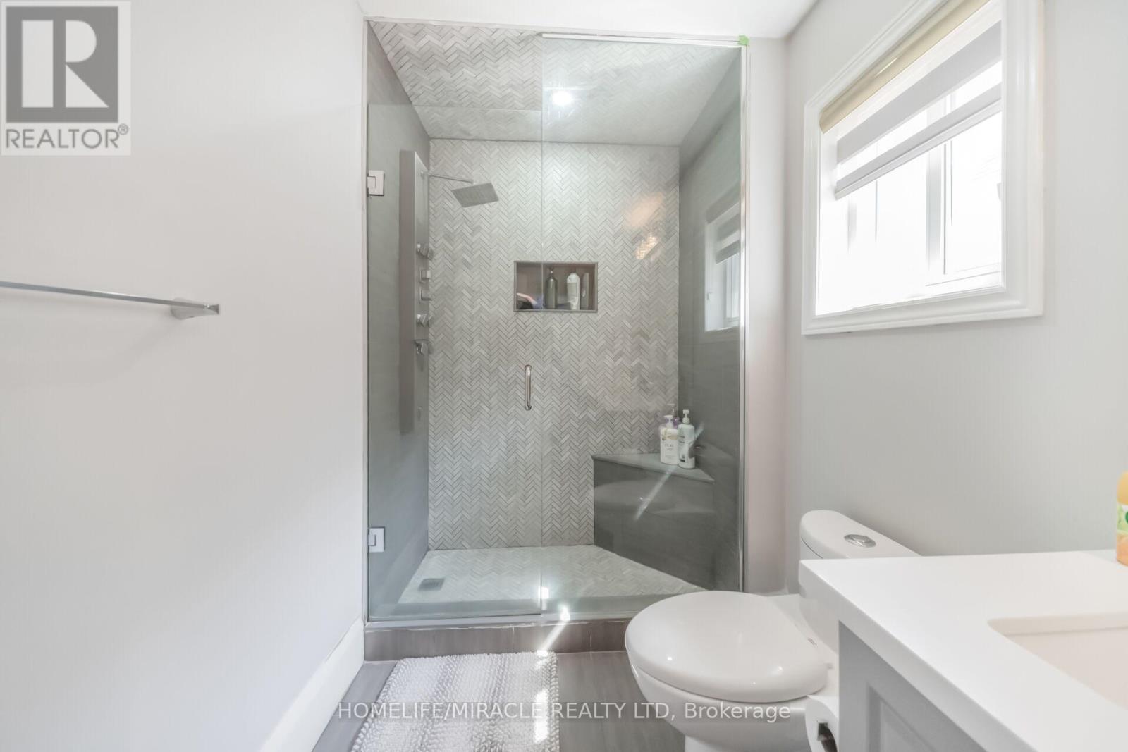 6 Westbrook Avenue, Brampton, Ontario  L6P 1M4 - Photo 35 - W13208660