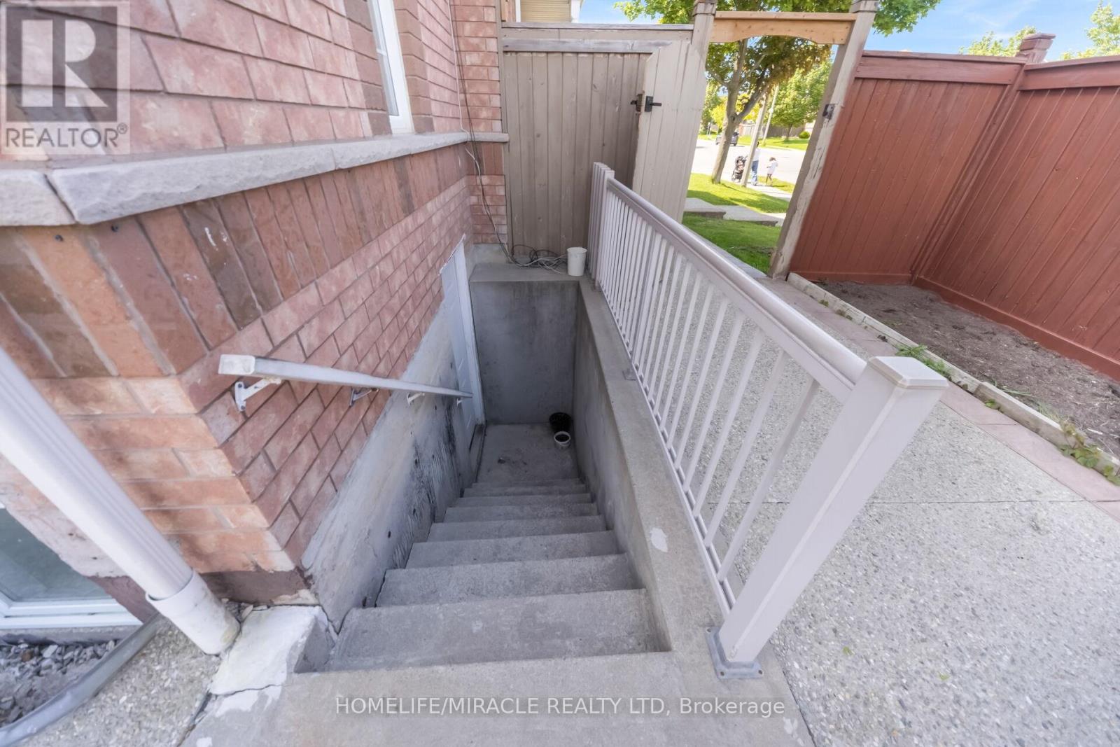 6 Westbrook Avenue, Brampton, Ontario  L6P 1M4 - Photo 39 - W13208660