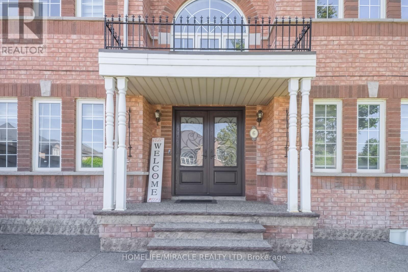 6 Westbrook Avenue, Brampton, Ontario  L6P 1M4 - Photo 4 - W13208660