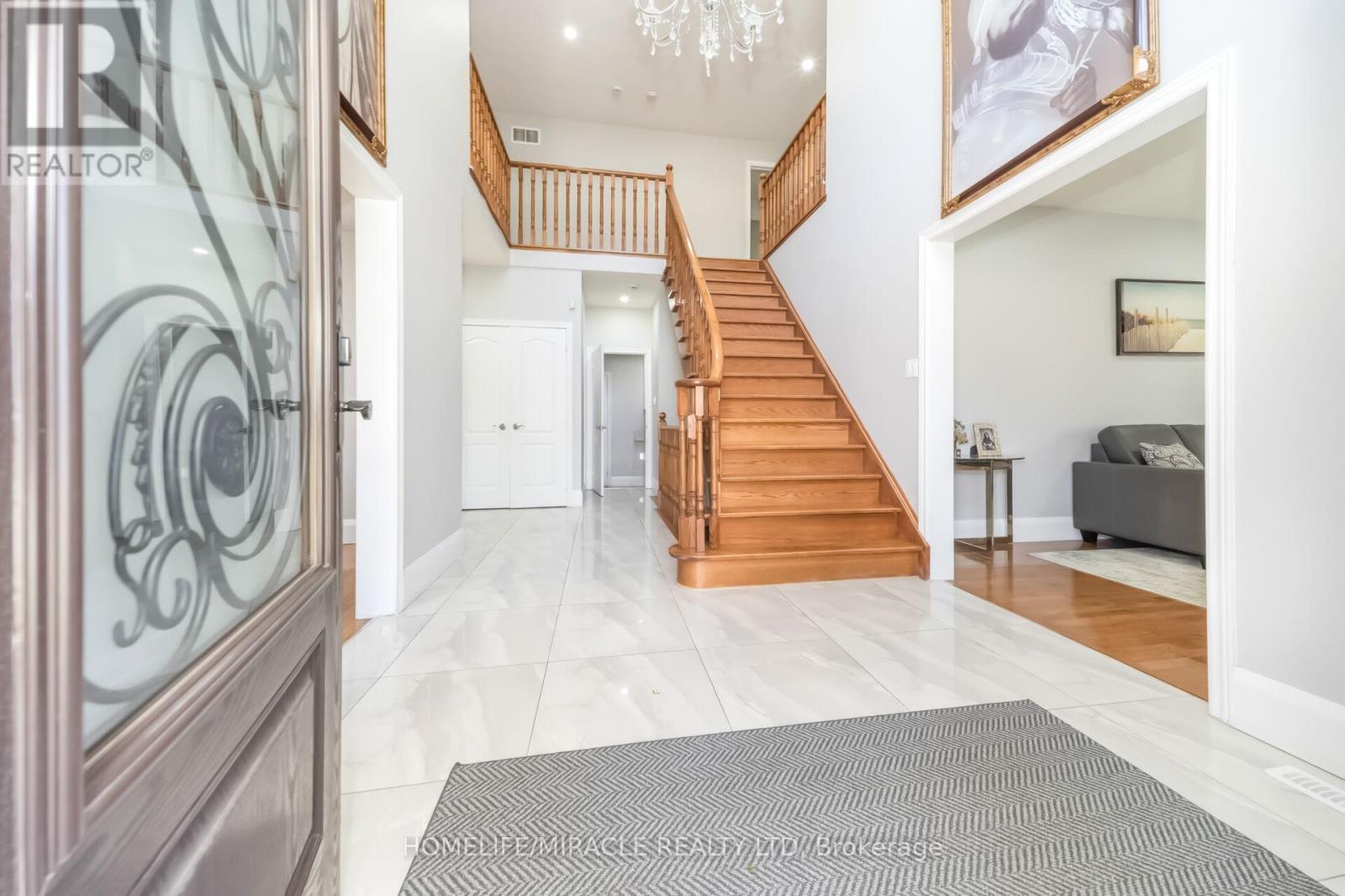 6 Westbrook Avenue, Brampton, Ontario  L6P 1M4 - Photo 5 - W13208660
