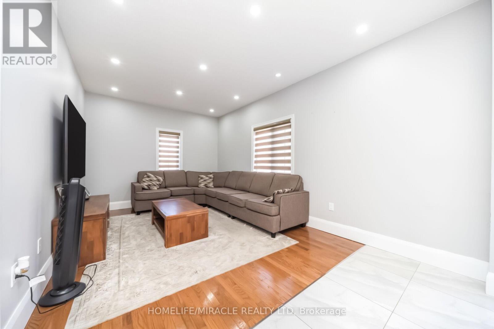 6 Westbrook Avenue, Brampton, Ontario  L6P 1M4 - Photo 9 - W13208660