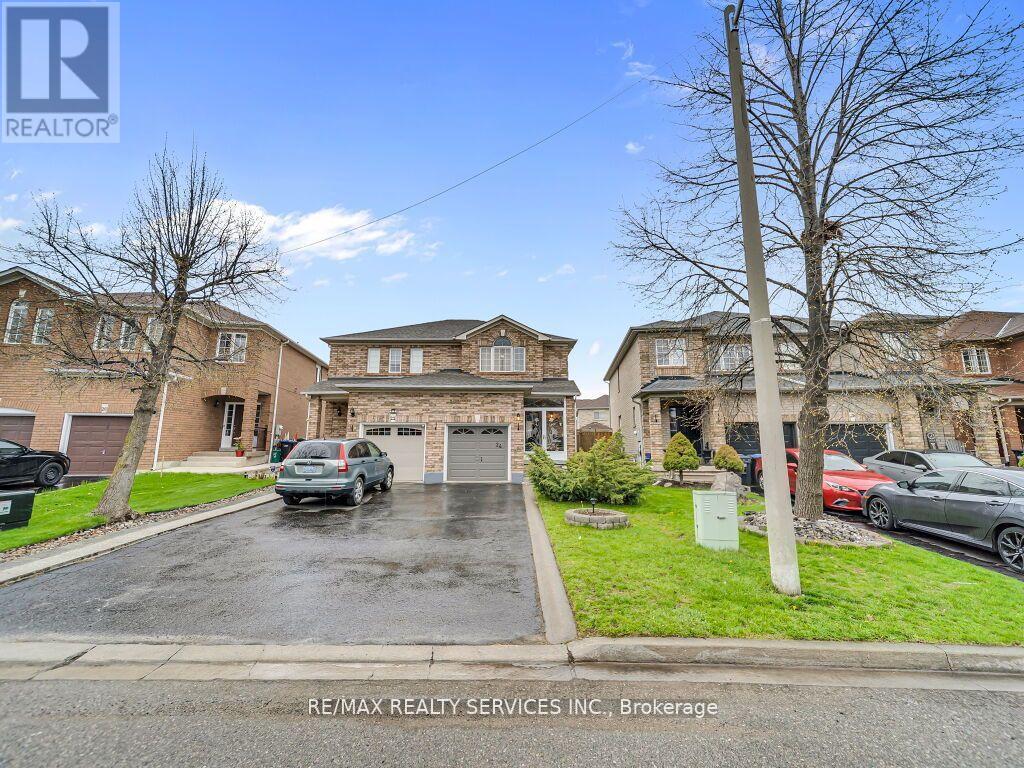 24 Melissa Court, Brampton, Ontario  L6X 4X1 - Photo 3 - W13208716