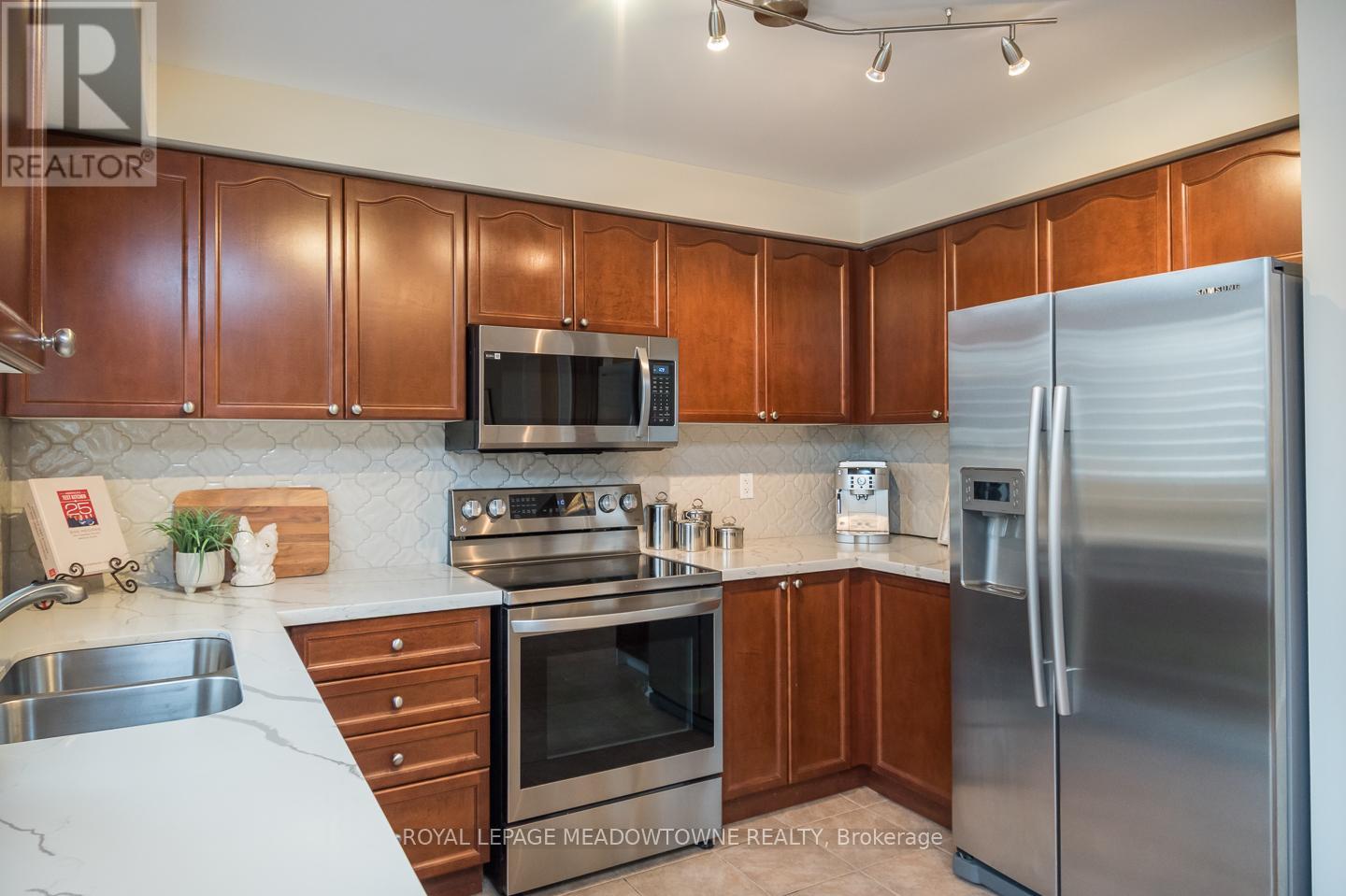 292 Mcdougall Cross, Milton, Ontario  L9T 0N6 - Photo 15 - W13208824