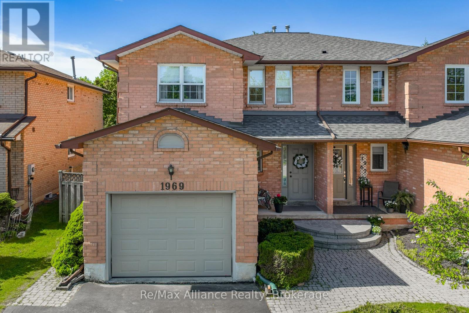1969 Glenada Crescent, Oakville, Ontario  L6H 4M8 - Photo 1 - W13208910