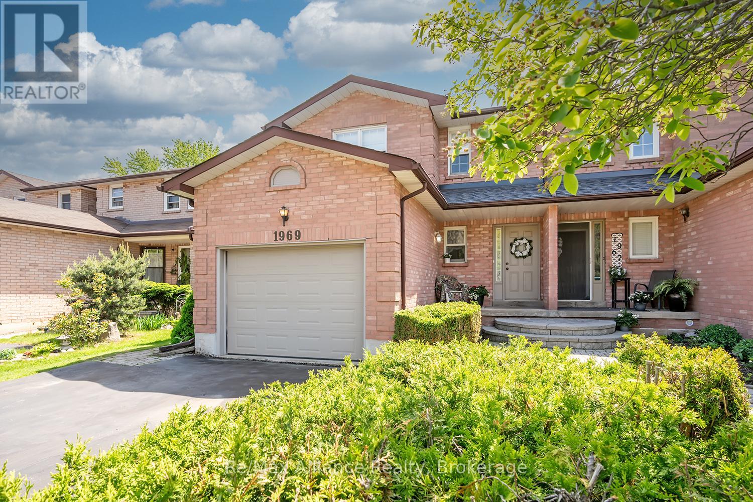1969 Glenada Crescent, Oakville, Ontario  L6H 4M8 - Photo 2 - W13208910