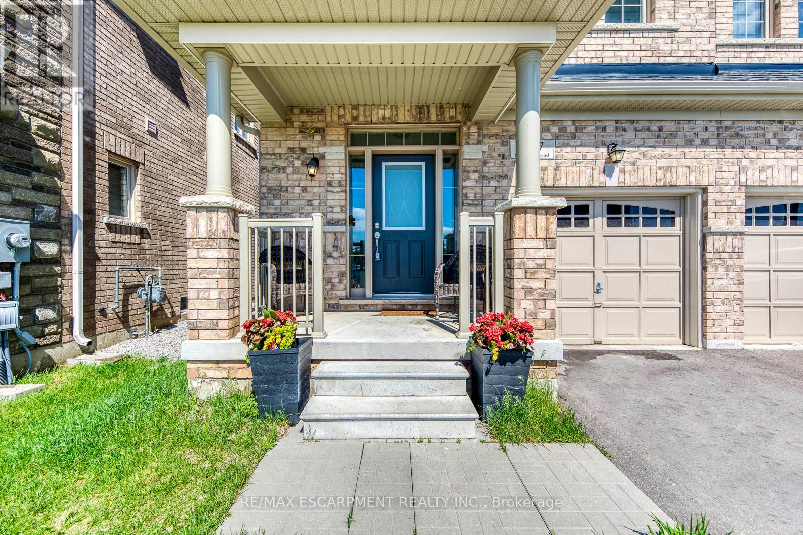 407 Skinner Road, Hamilton, Ontario  L8B 1Z7 - Photo 2 - X13208648