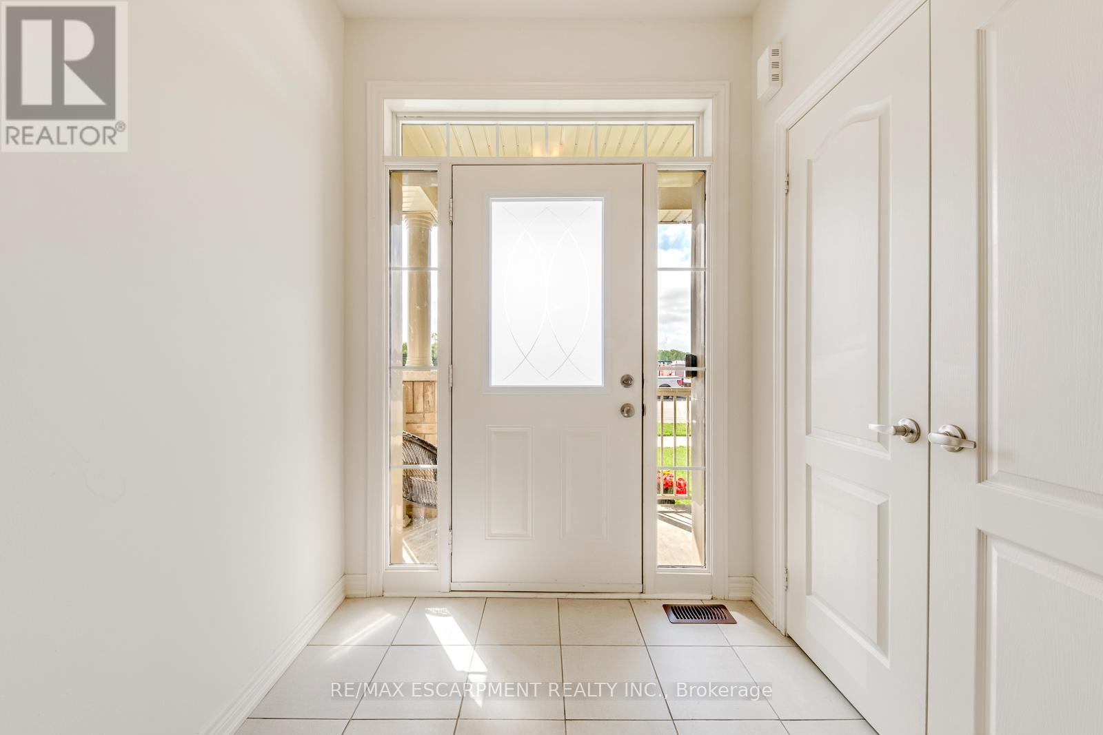 407 Skinner Road, Hamilton, Ontario  L8B 1Z7 - Photo 3 - X13208648