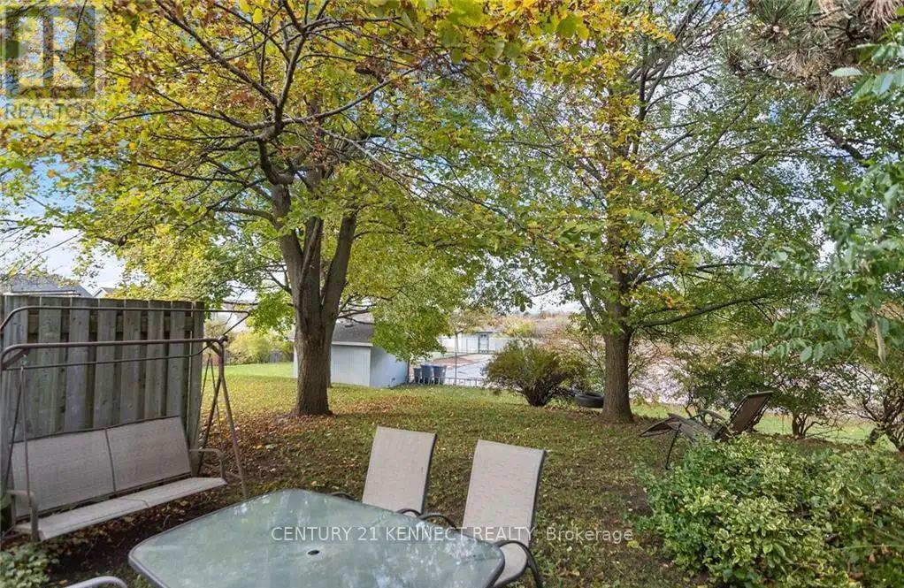 54 - 55 Dovercliffe Road, Guelph, Ontario  N1G 3A5 - Photo 2 - X13208808