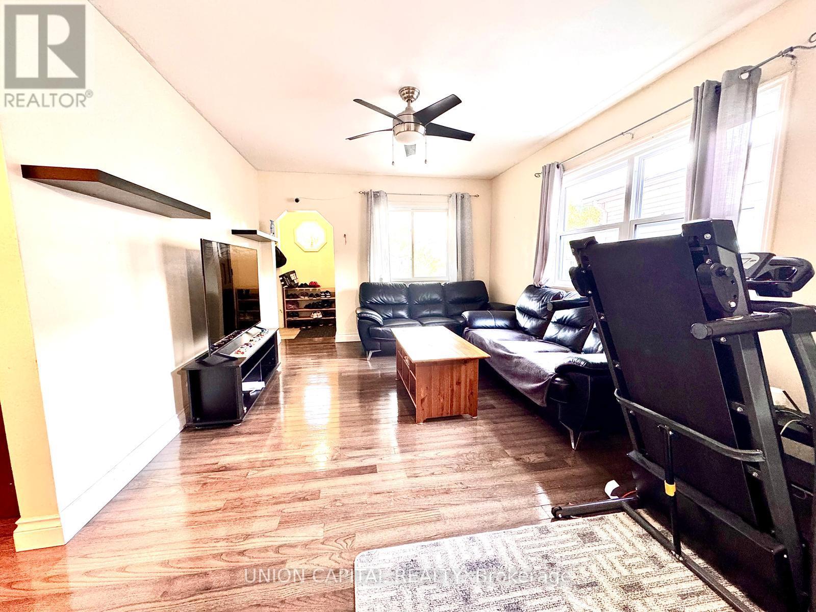 16 Cumming Street, St. Catharines, Ontario  L2S 1H7 - Photo 4 - X13208816
