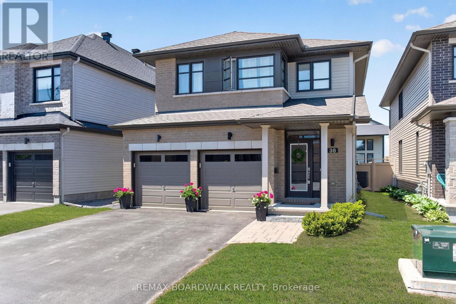 38 THUNDERBOLT STREET, Ottawa, Ontario