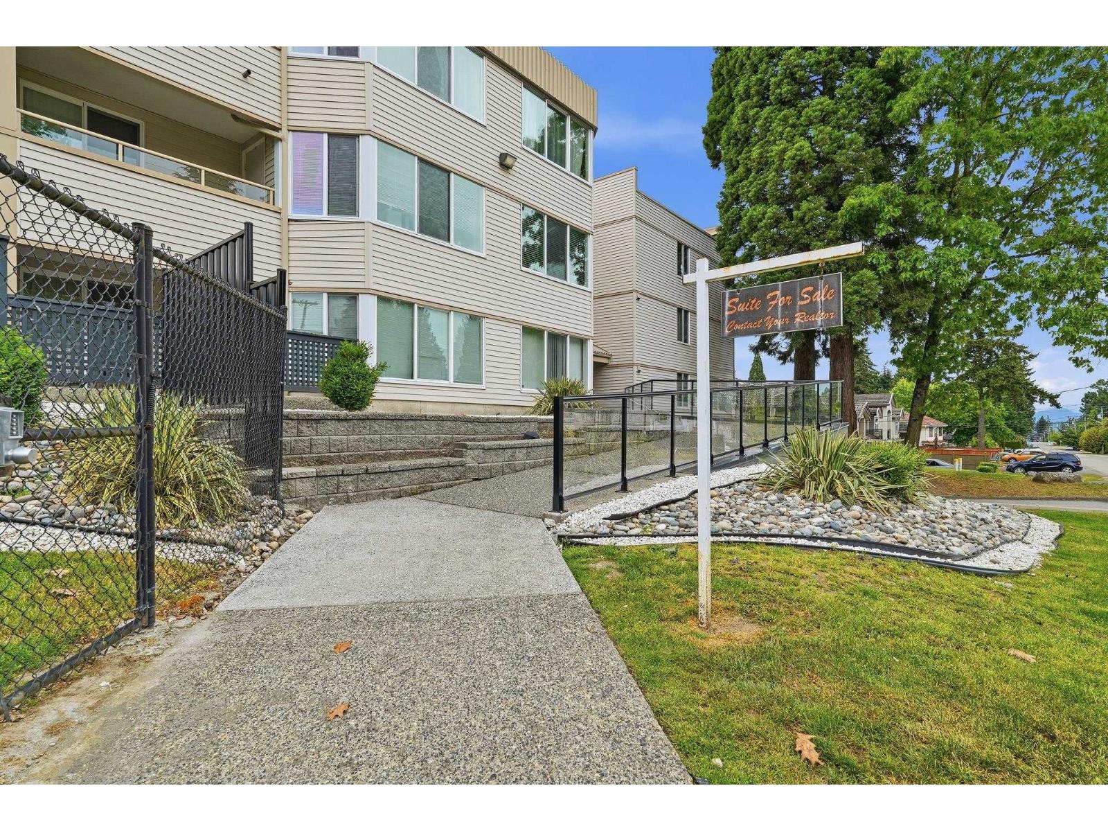 209 9635 121 Street, Surrey, British Columbia  V3V 7L8 - Photo 1 - R3128106