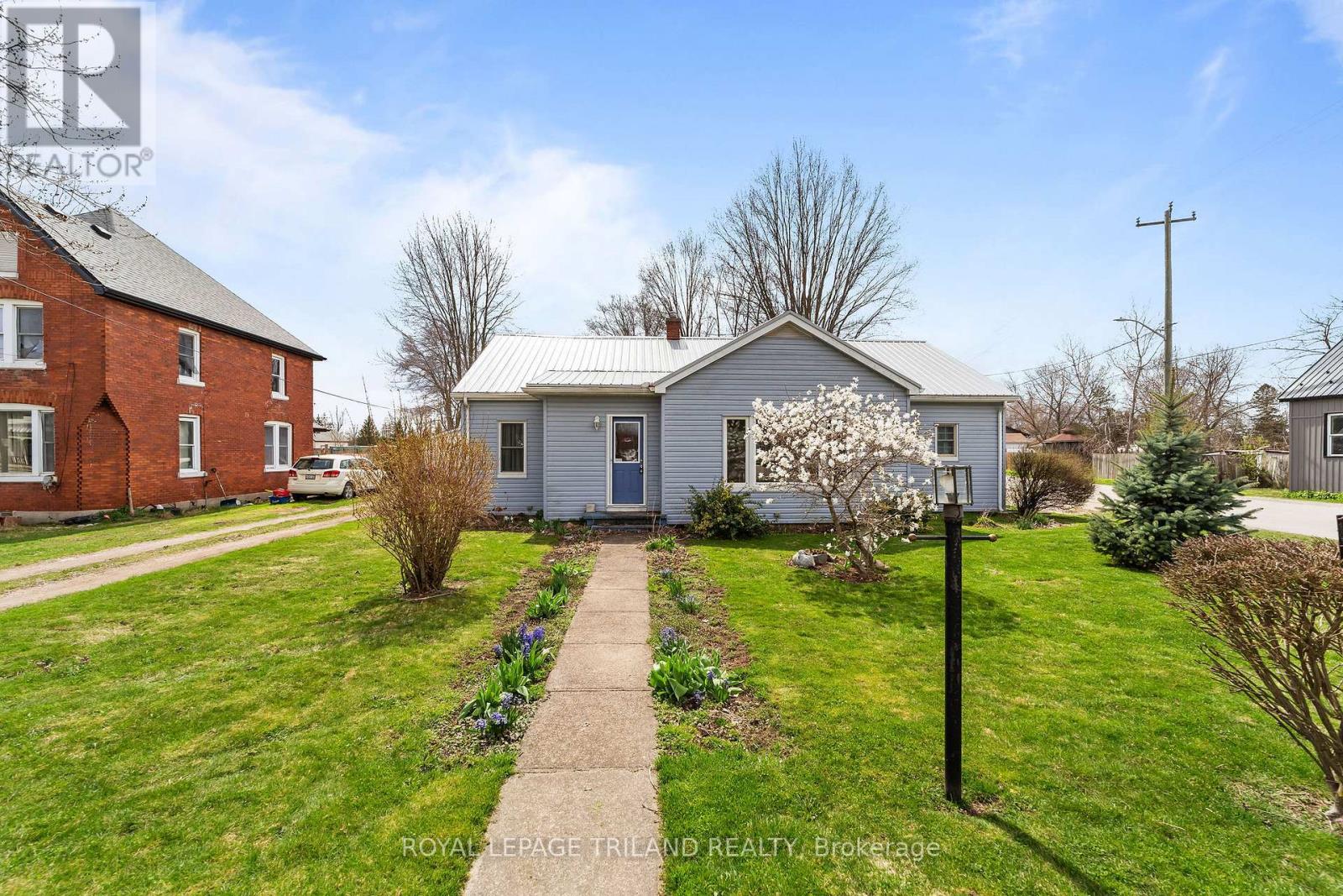 22929 Hagerty Road, Newbury, Ontario  N0L 1Z0 - Photo 3 - X13208966