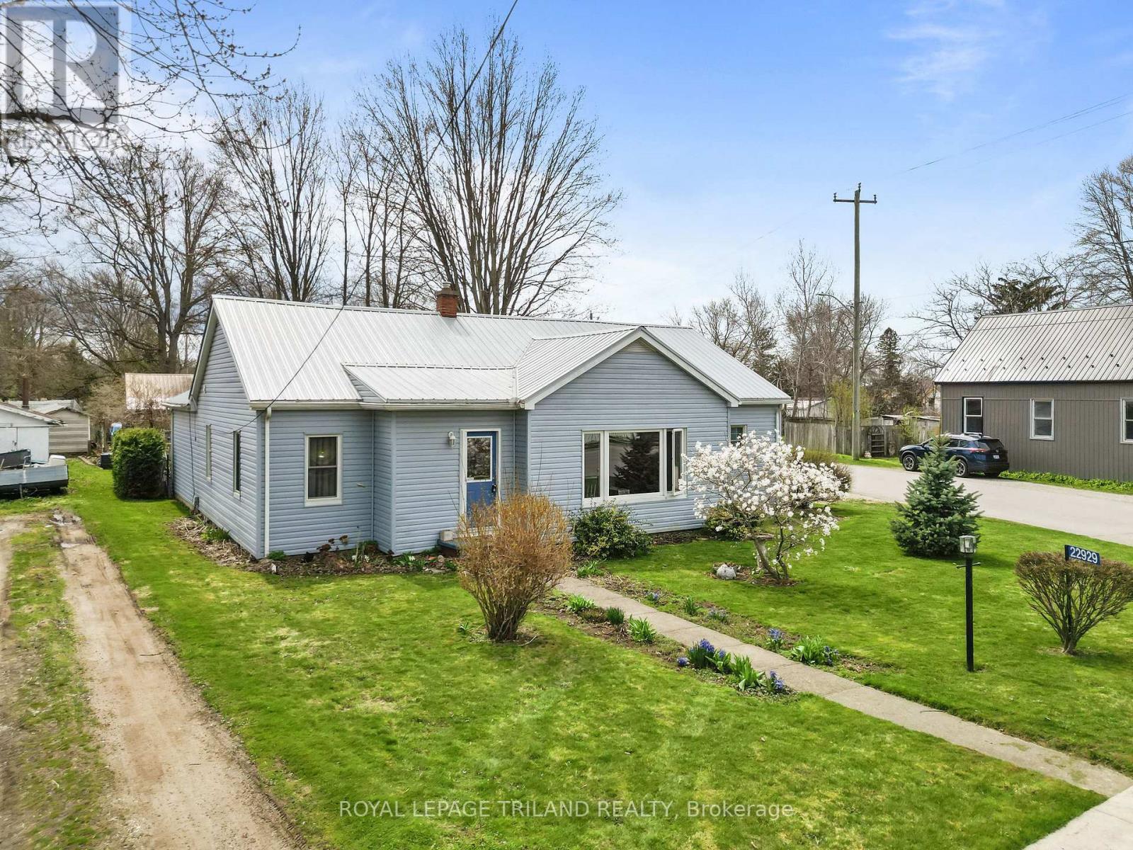 22929 Hagerty Road, Newbury, Ontario  N0L 1Z0 - Photo 5 - X13208966