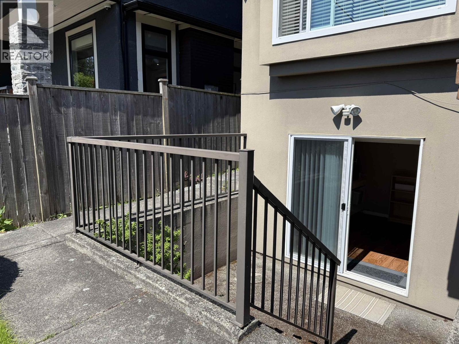 1 Bed Suite 3900 W 24th Avenue, Vancouver, British Columbia  V6S 1M2 - Photo 3 - R3129143