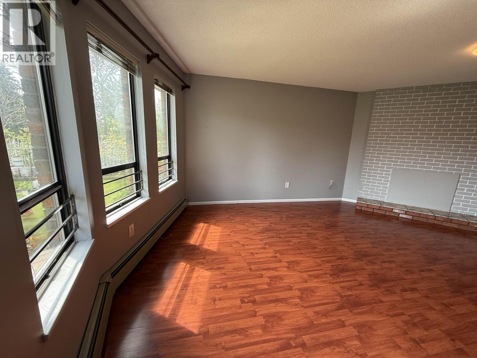 2 Bed Suite 2323 E 41st Avenue, Vancouver, British Columbia  V5R 2W2 - Photo 3 - R3129161