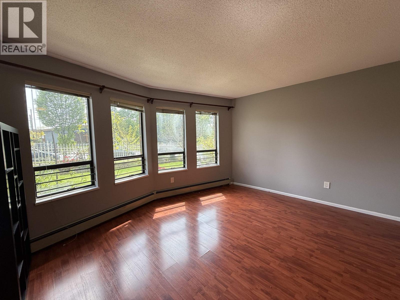 2 Bed Suite 2323 E 41st Avenue, Vancouver, British Columbia  V5R 2W2 - Photo 4 - R3129161