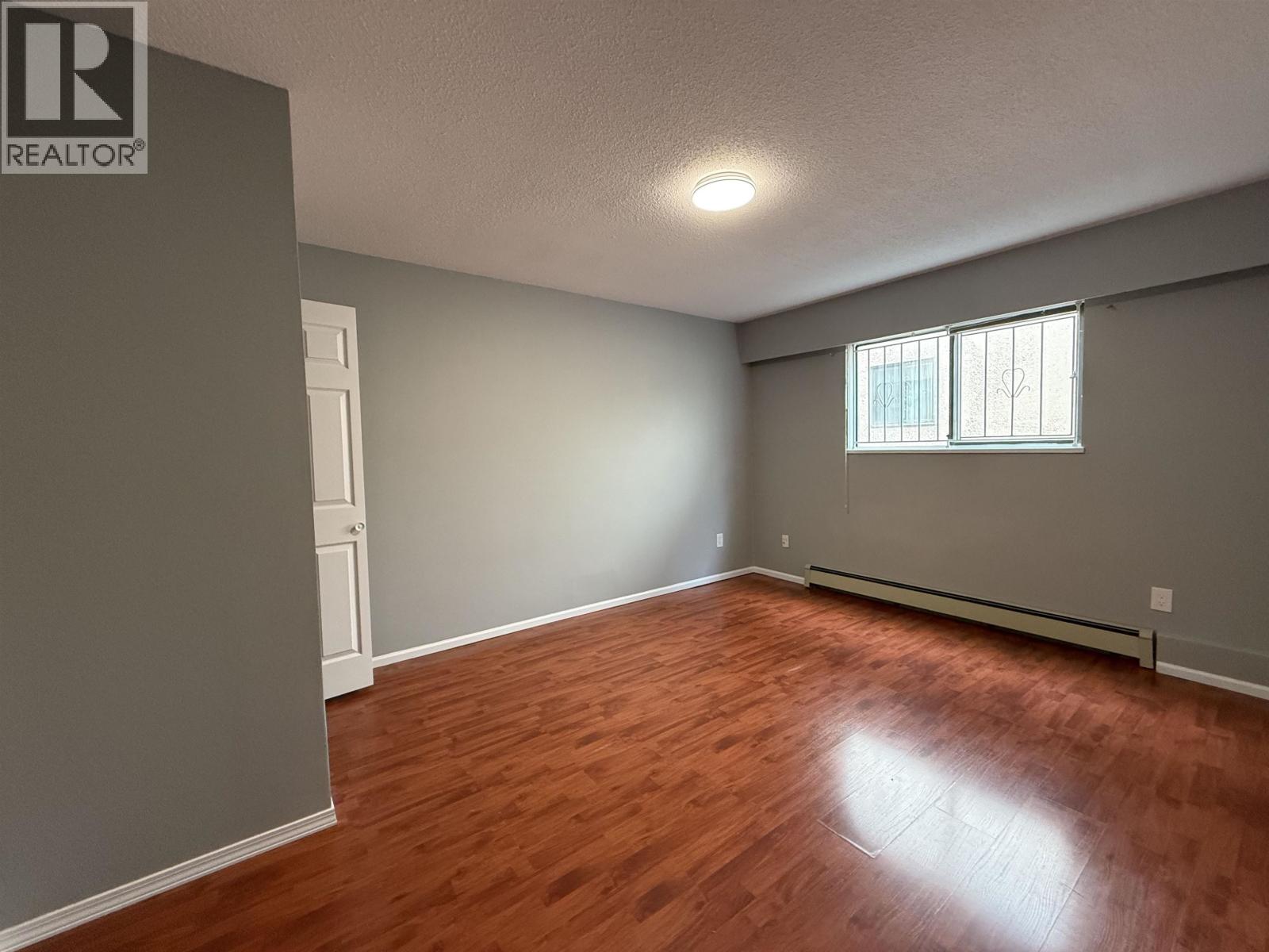 2 Bed Suite 2323 E 41st Avenue, Vancouver, British Columbia  V5R 2W2 - Photo 5 - R3129161