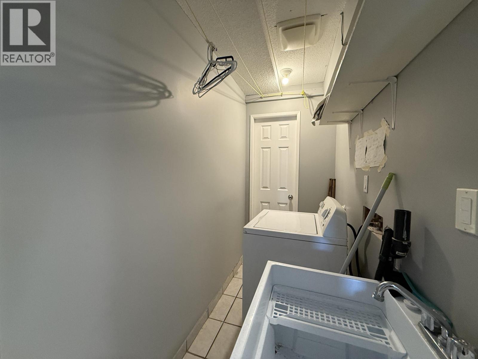 2 Bed Suite 2323 E 41st Avenue, Vancouver, British Columbia  V5R 2W2 - Photo 8 - R3129161