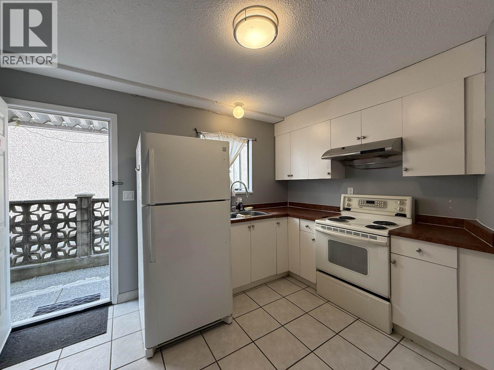 2 Bed Suite 2323 E 41st Avenue, Vancouver, British Columbia  V5R 2W2 - Photo 9 - R3129161