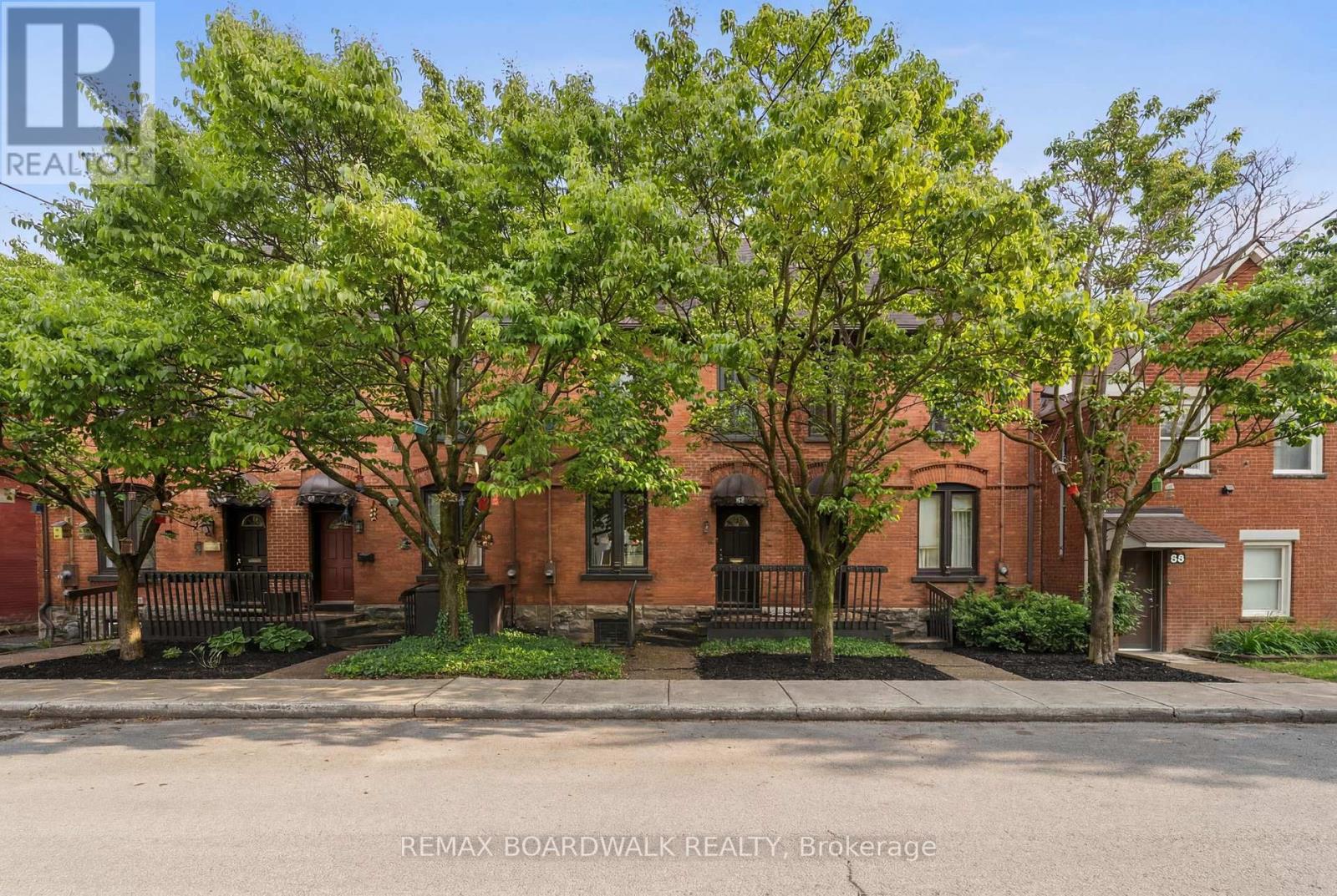 90 STEWART STREET, Ottawa, Ontario
