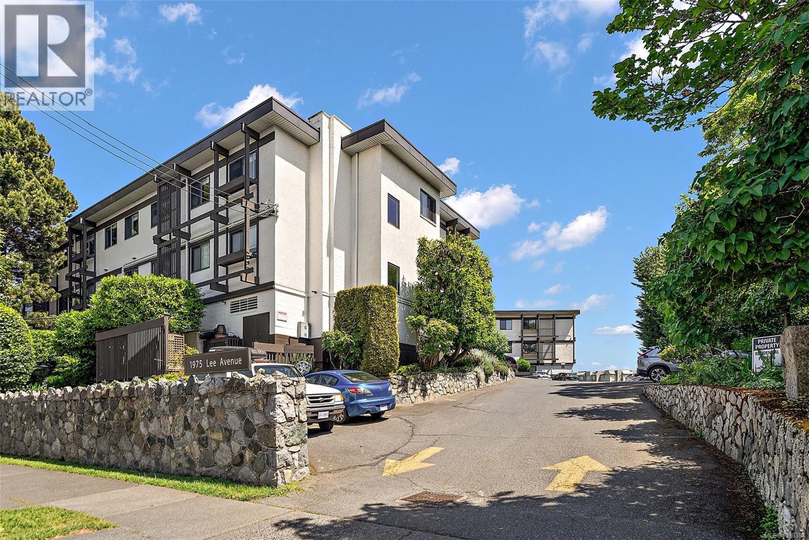 306 1975 Lee Ave, Victoria, British Columbia