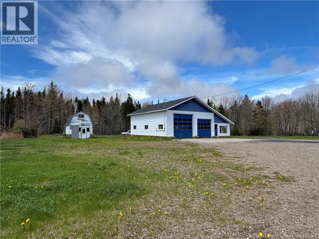 200 Rue Du Pecheur, Lamèque, New Brunswick  E8T 1K2 - Photo 1 - NB130257