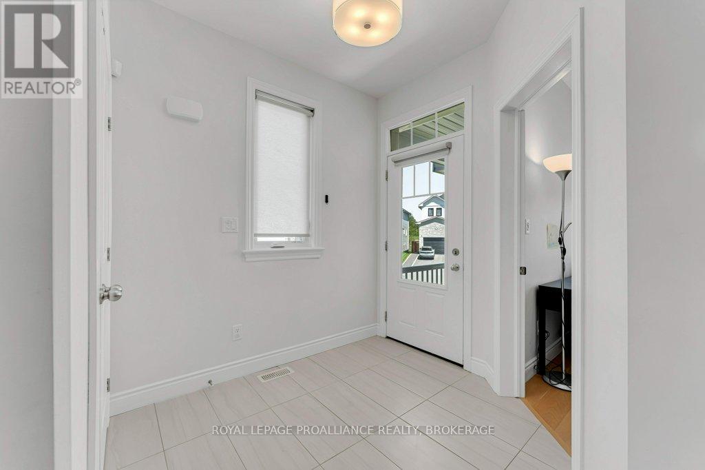 249 Mill Pond Place, Kingston, Ontario  K7M 0C9 - Photo 4 - X13208962