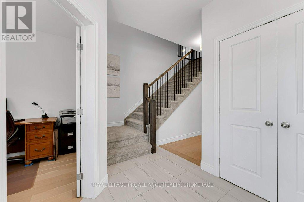 249 Mill Pond Place, Kingston, Ontario  K7M 0C9 - Photo 5 - X13208962