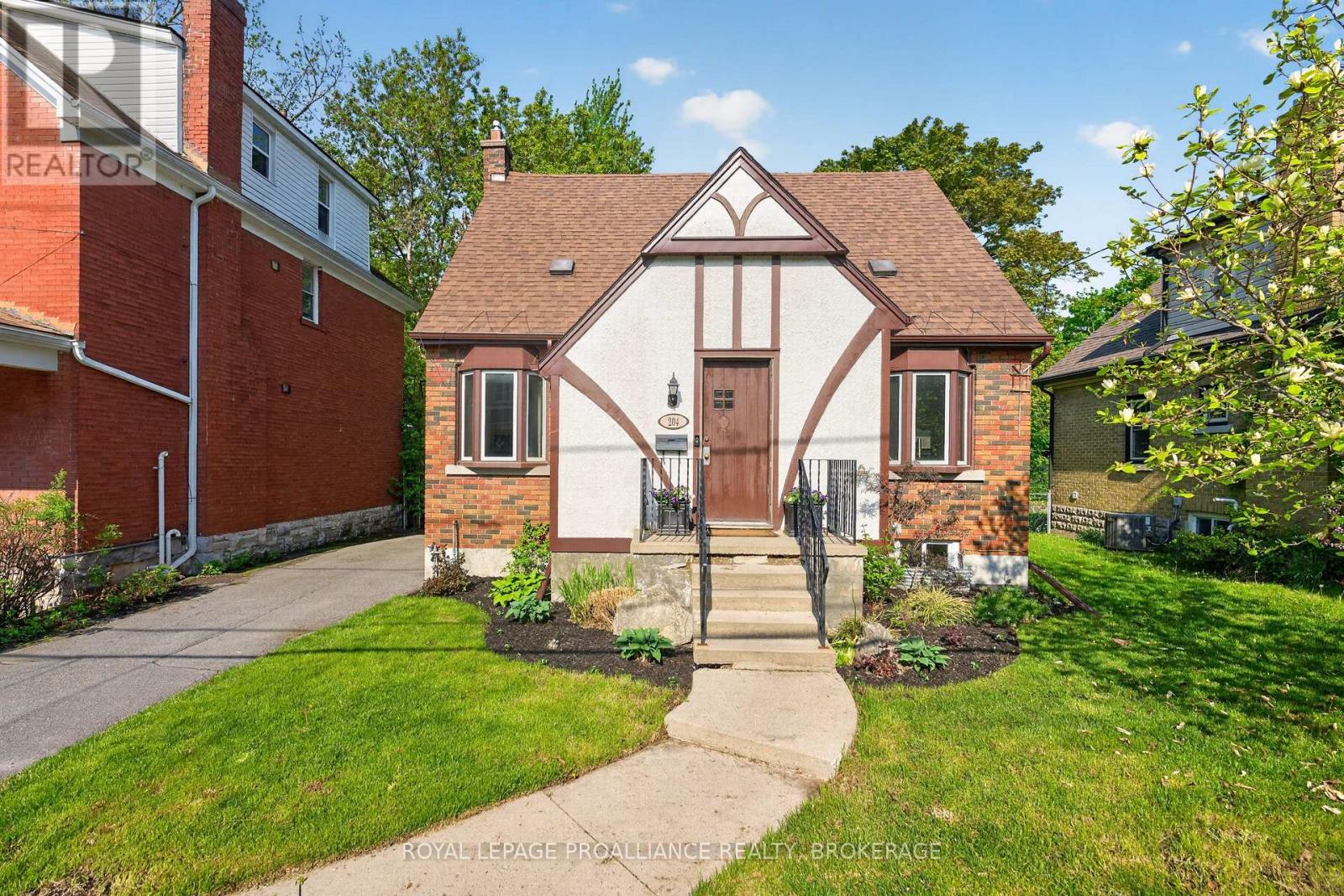 204 Collingwood Street, Kingston, Ontario K7L 3X8 - Photo 2 - X13208980