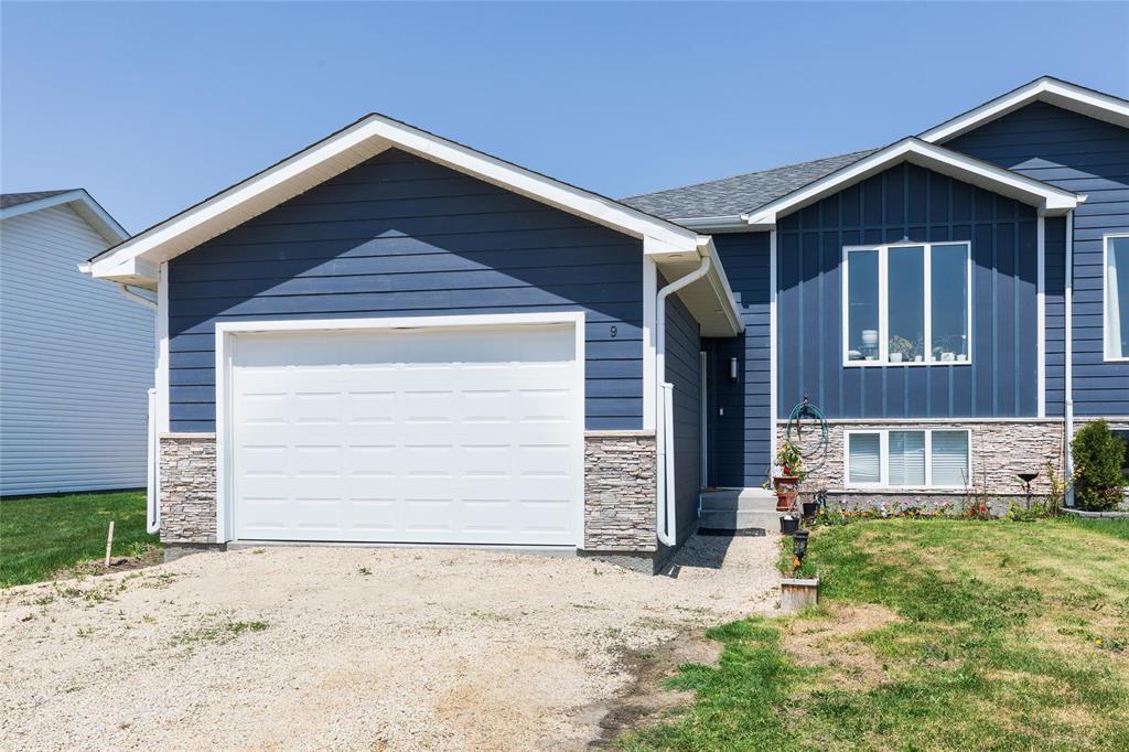 9 Acorn Avenue, Steinbach, Manitoba  R5G 2T6 - Photo 1 - 202611968