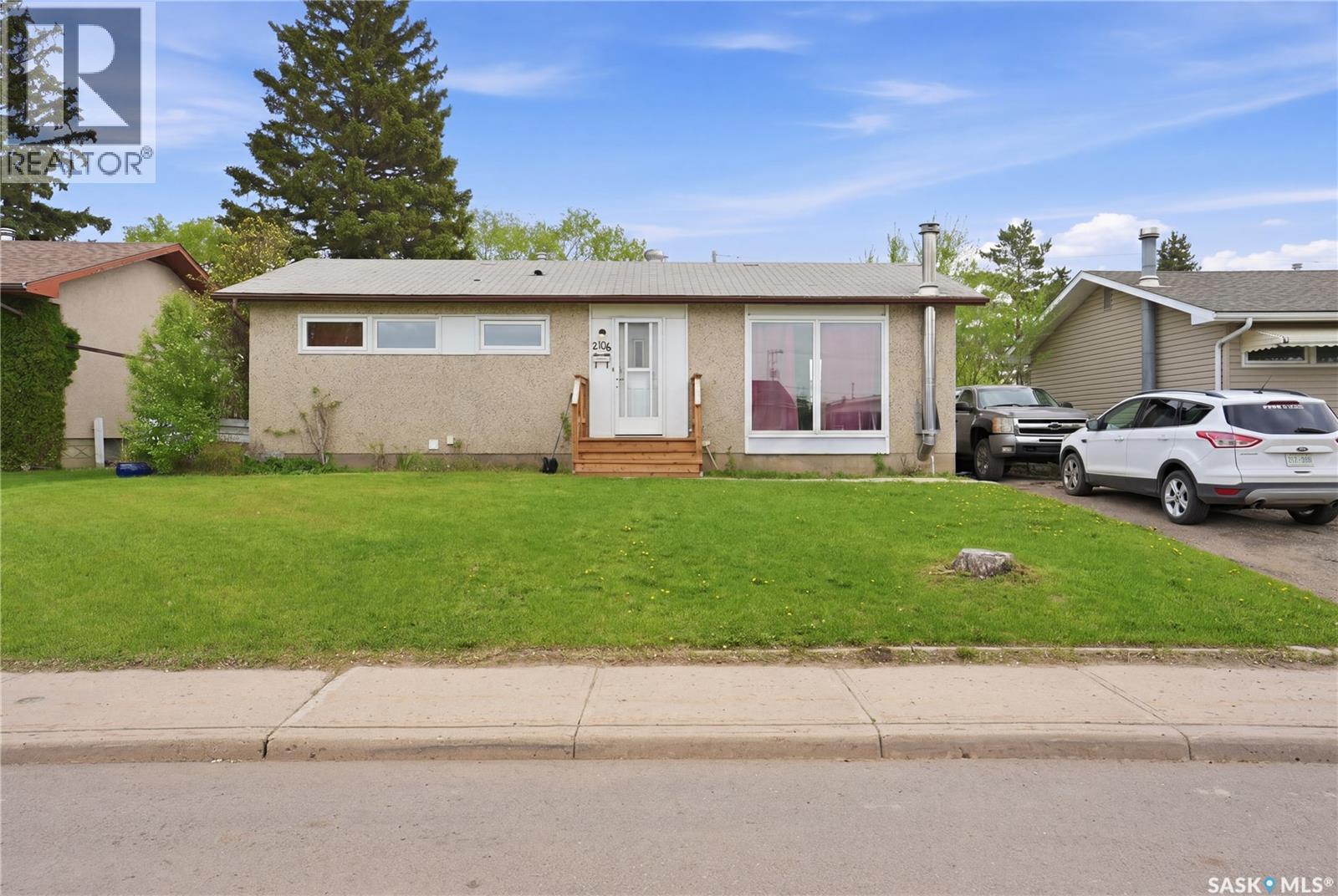 2106 101st Crescent, North Battleford, Saskatchewan  S9A 1C3 - Photo 1 - SK037447