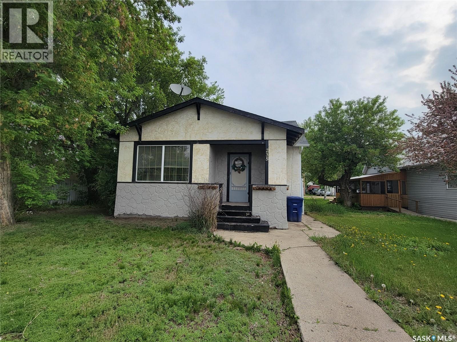 235 2nd AVENUE E, unity, Saskatchewan