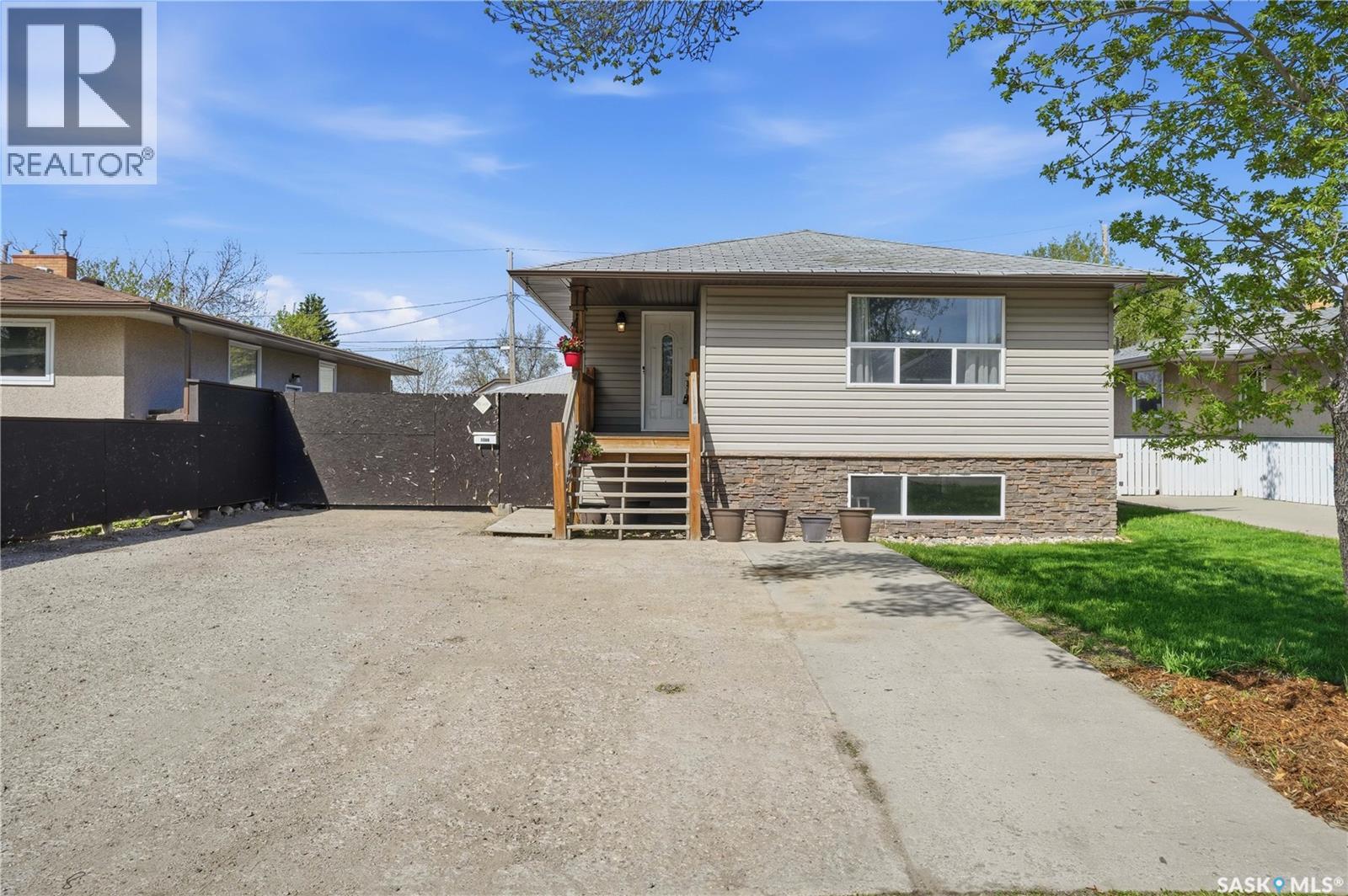 1360 Lacon Street, Regina, Saskatchewan  S4N 1Y9 - Photo 1 - SK037367