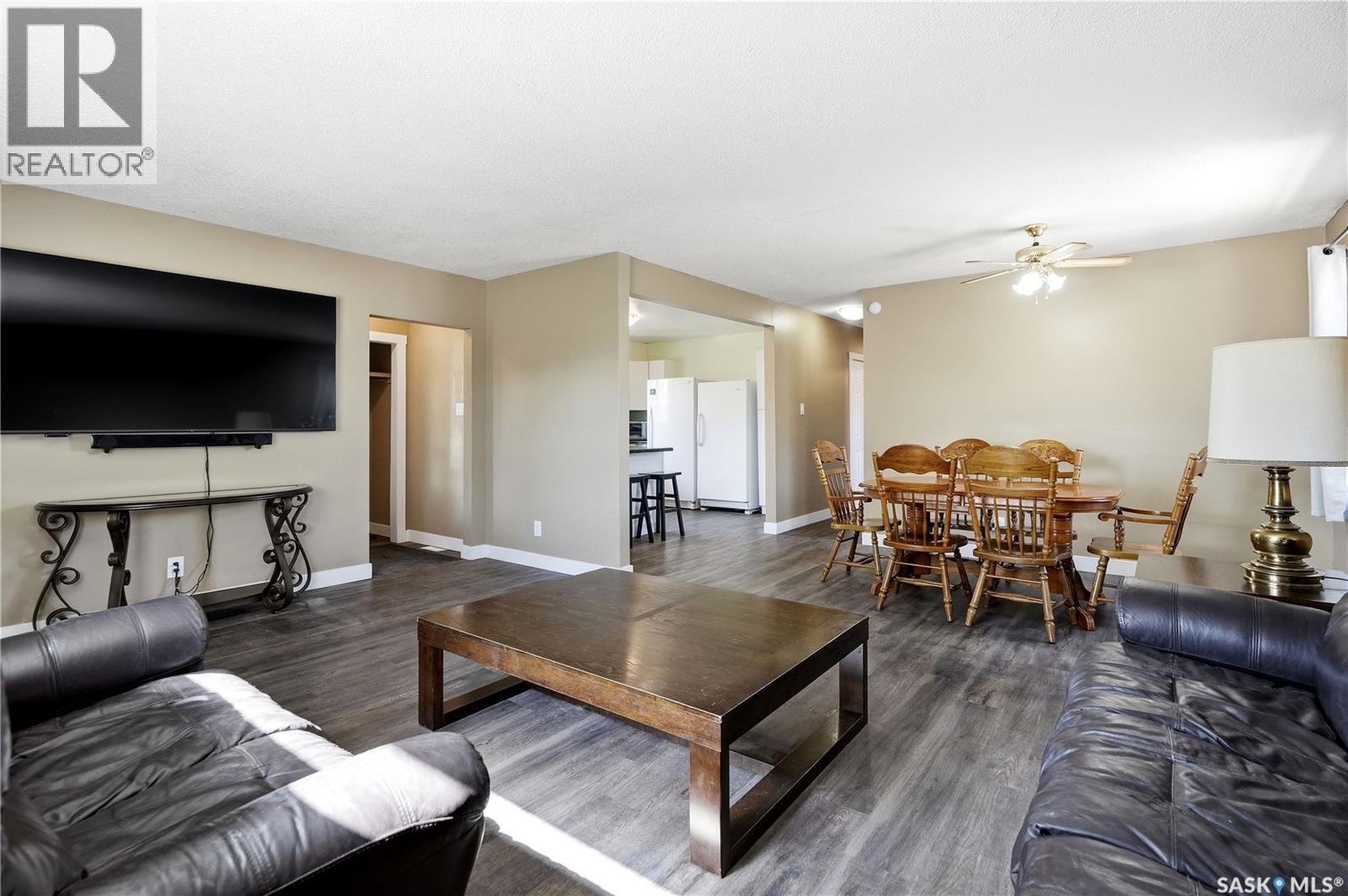 1360 Lacon Street, Regina, Saskatchewan  S4N 1Y9 - Photo 3 - SK037367