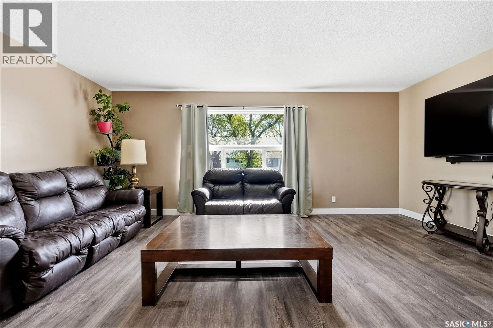 1360 Lacon Street, Regina, Saskatchewan  S4N 1Y9 - Photo 5 - SK037367