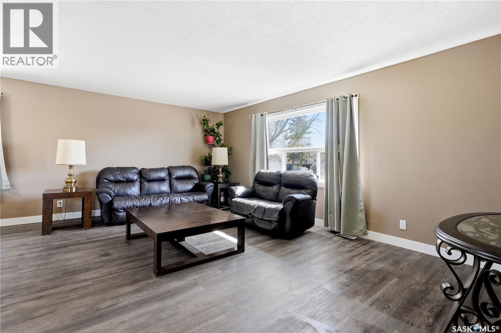 1360 Lacon Street, Regina, Saskatchewan  S4N 1Y9 - Photo 6 - SK037367